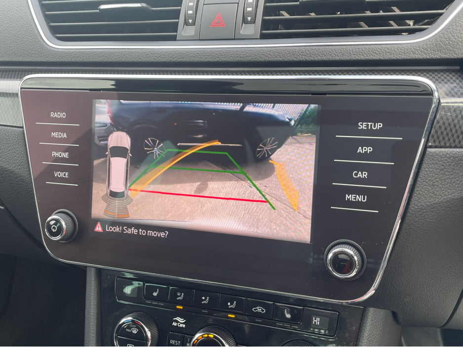 2018 Skoda Superb - image 12