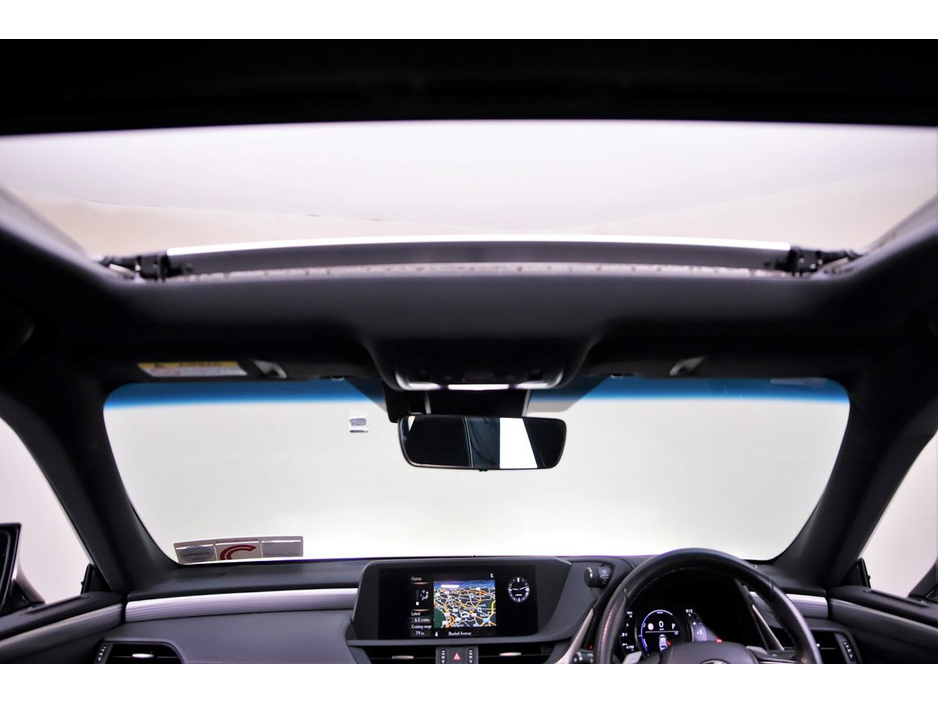 2019 Lexus ES 300 H - image 25