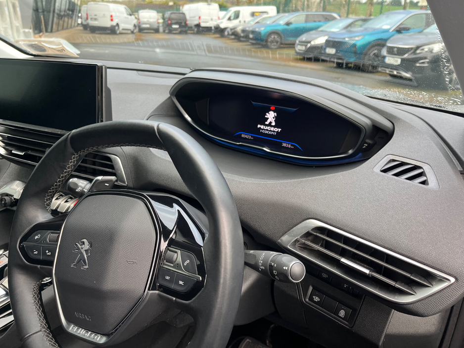 2022 Peugeot 3008 - image 7