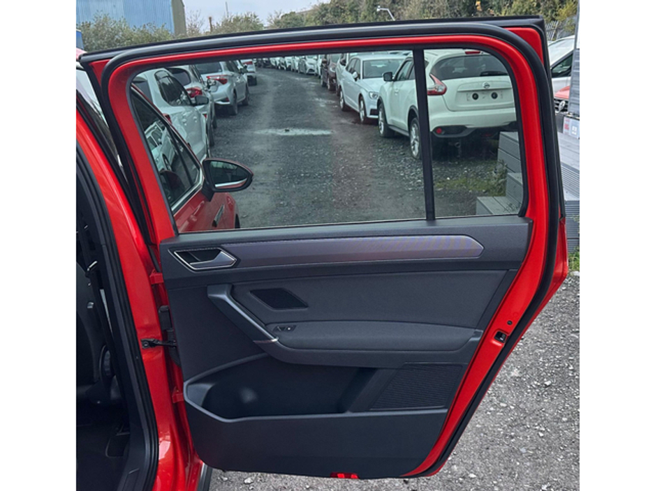 2016 Volkswagen Touran - image 9