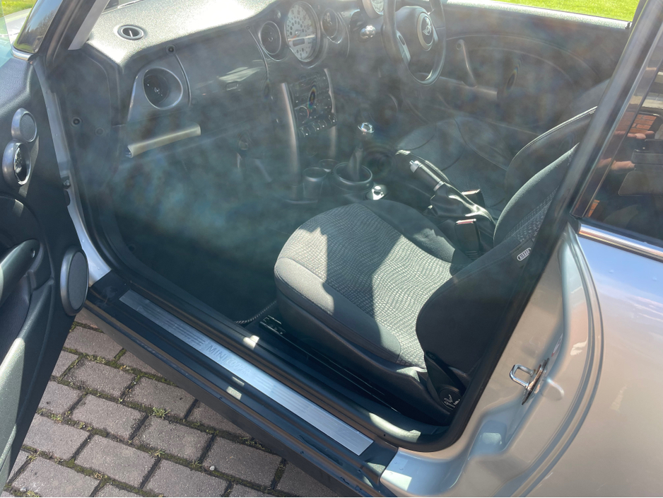 2004 MINI Hatch - image 13