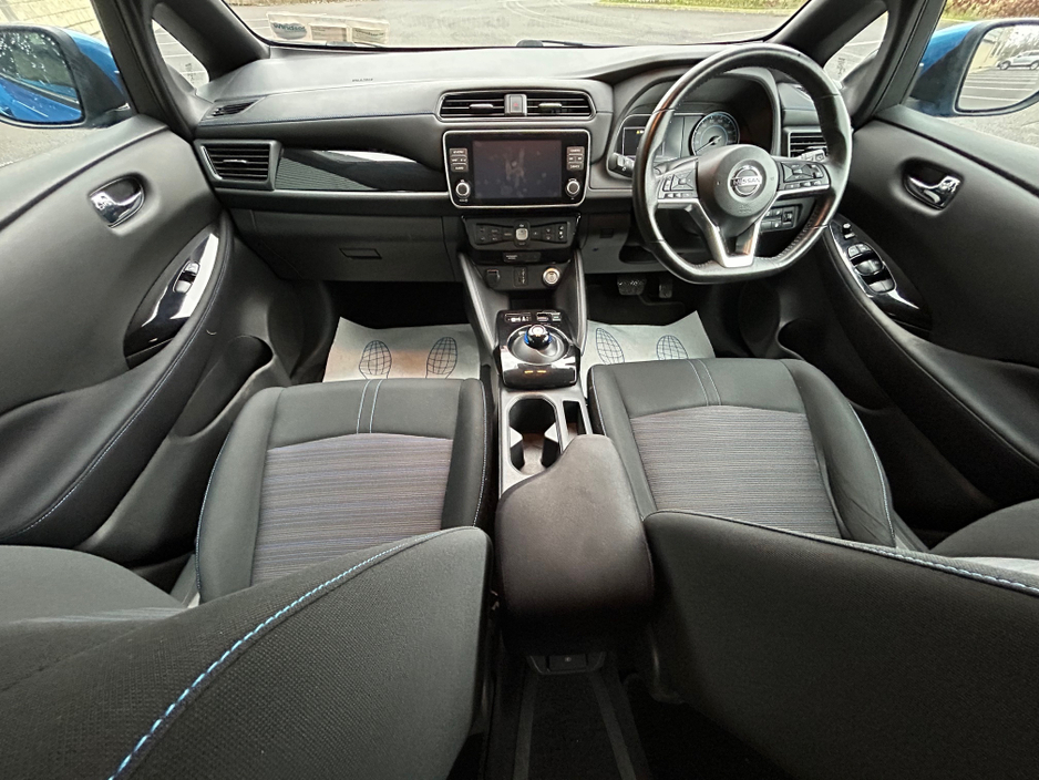 2022 Nissan Leaf - image 6