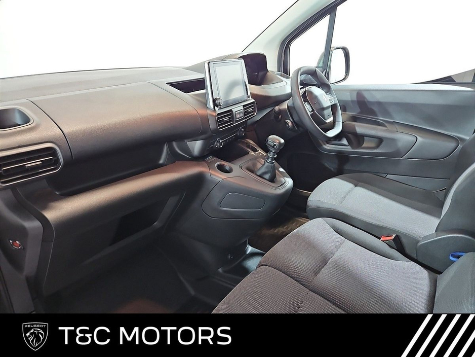 2024 Peugeot Partner - image 3