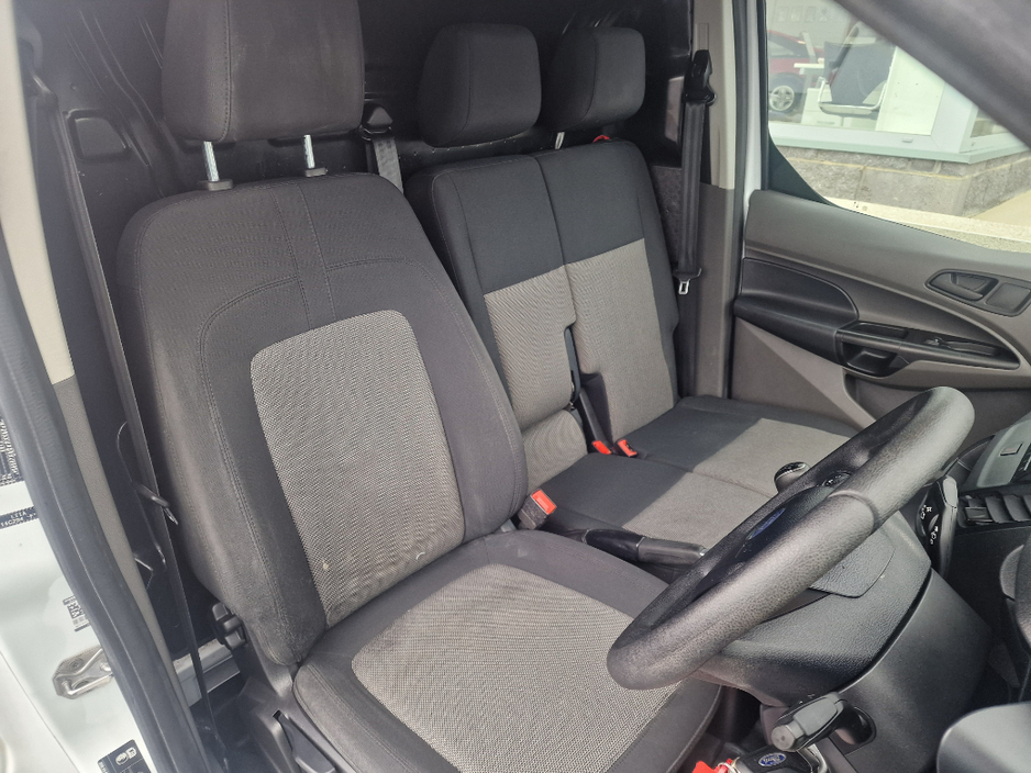 2022 Ford Transit Connect - image 15