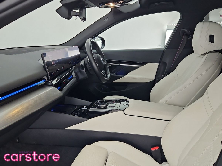 2024 BMW 5 Series - image 12