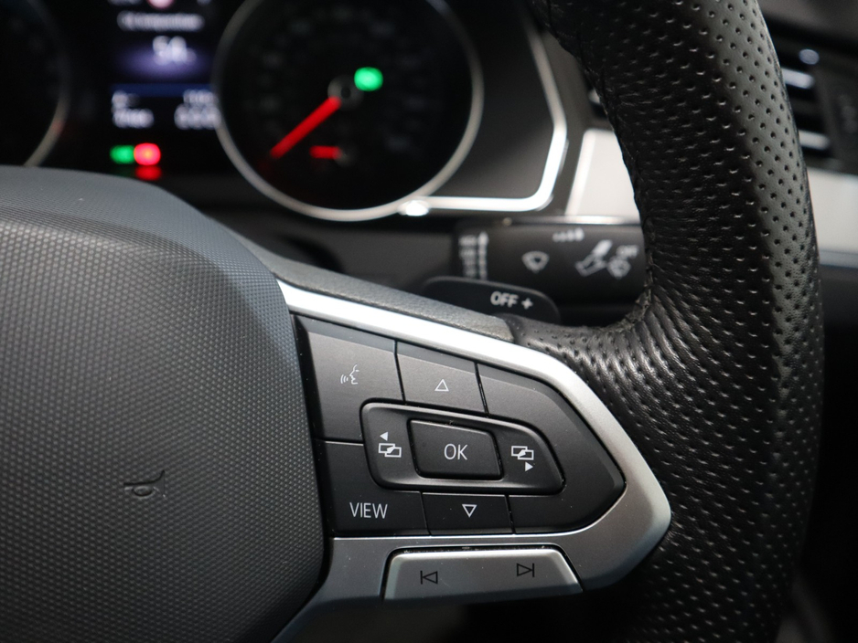 2022 Volkswagen Passat - image 13