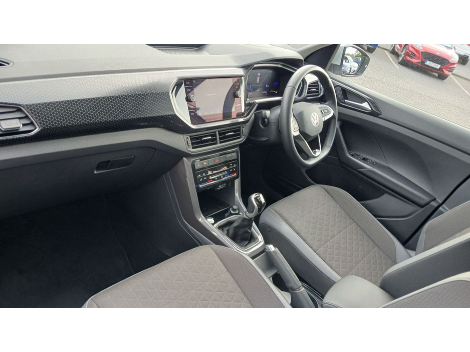 2024 Volkswagen T-Cross - image 3