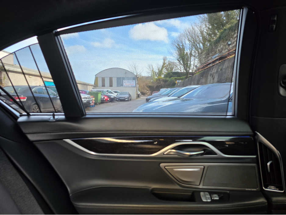 2018 BMW 7 Series - image 35