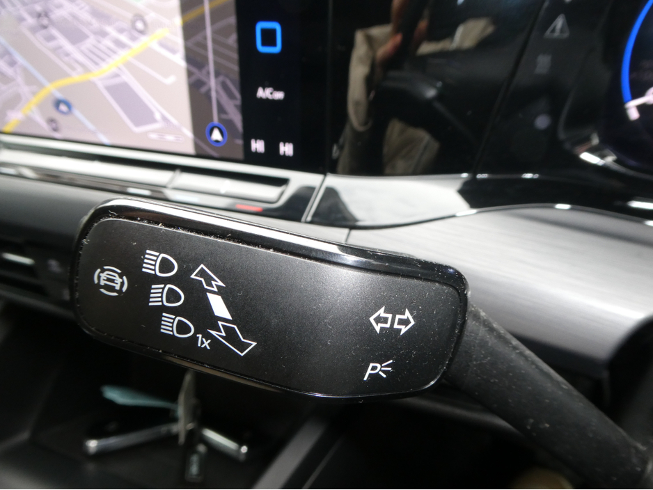 2022 Volkswagen Golf - image 30