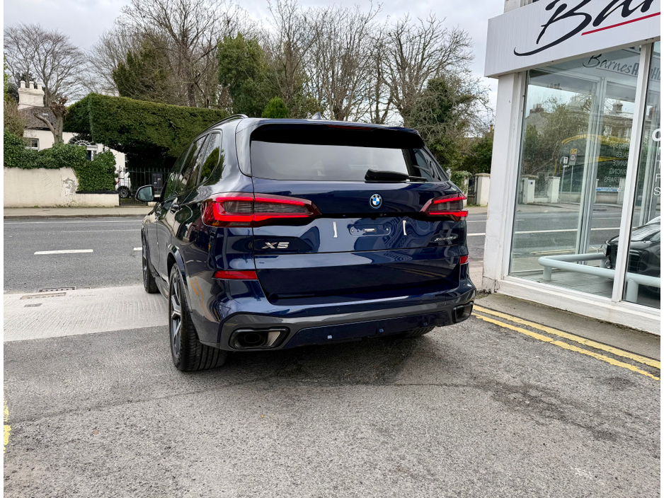 2022 BMW X5 - image 3