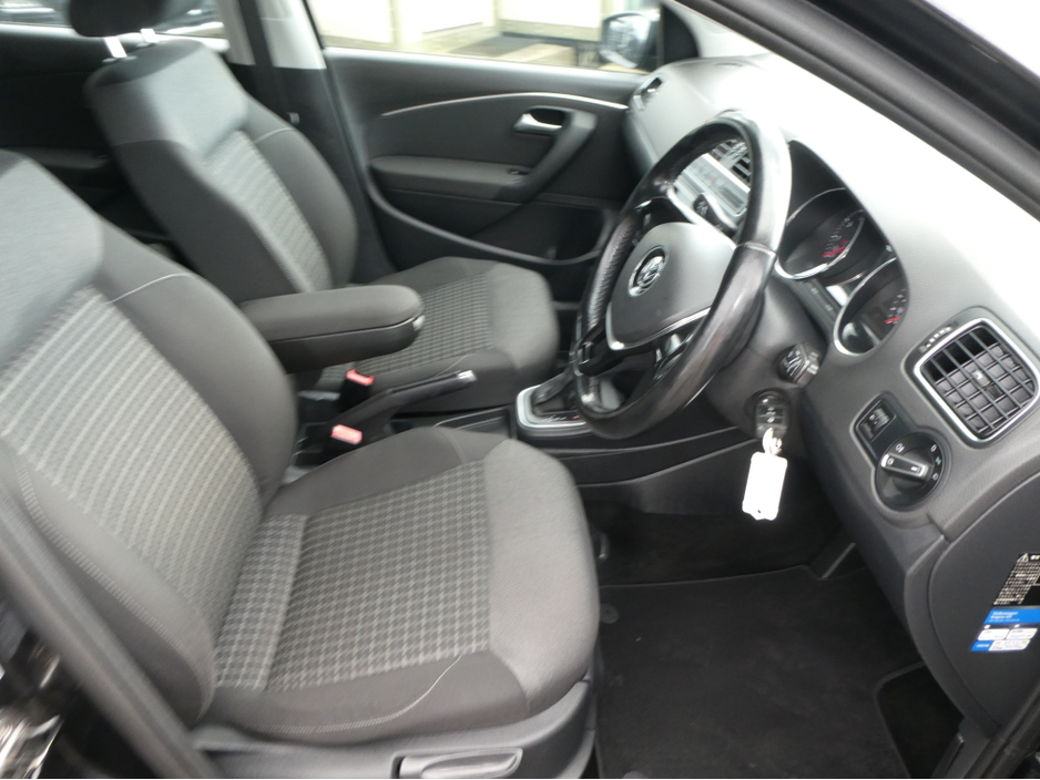 2016 Volkswagen Polo - image 12