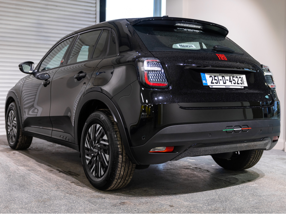 2025 Fiat 600 - image 6