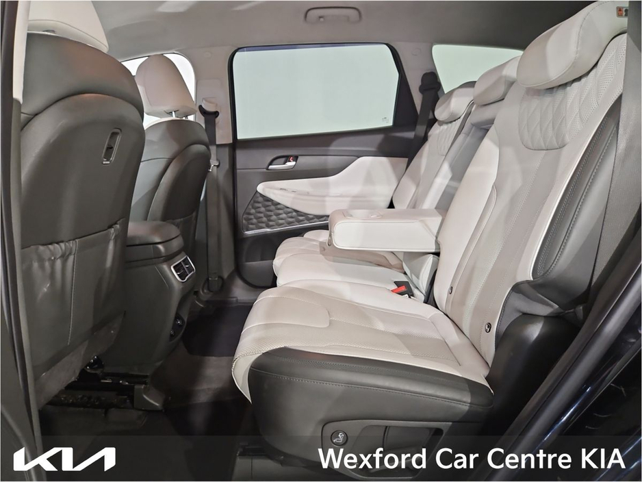2022 Hyundai Santa Fe - image 8