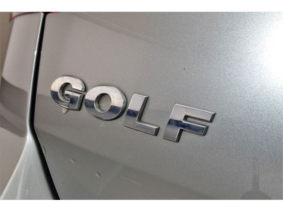2016 Volkswagen Golf - image 26