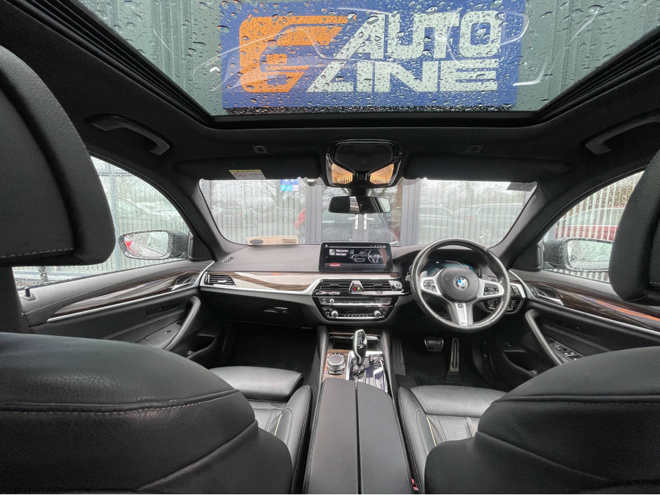 2021 BMW 5 Series - image 12