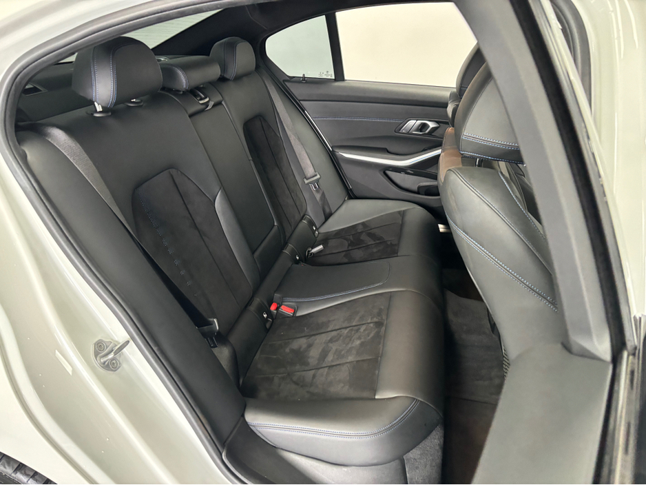 2021 BMW 3 Series - image 11