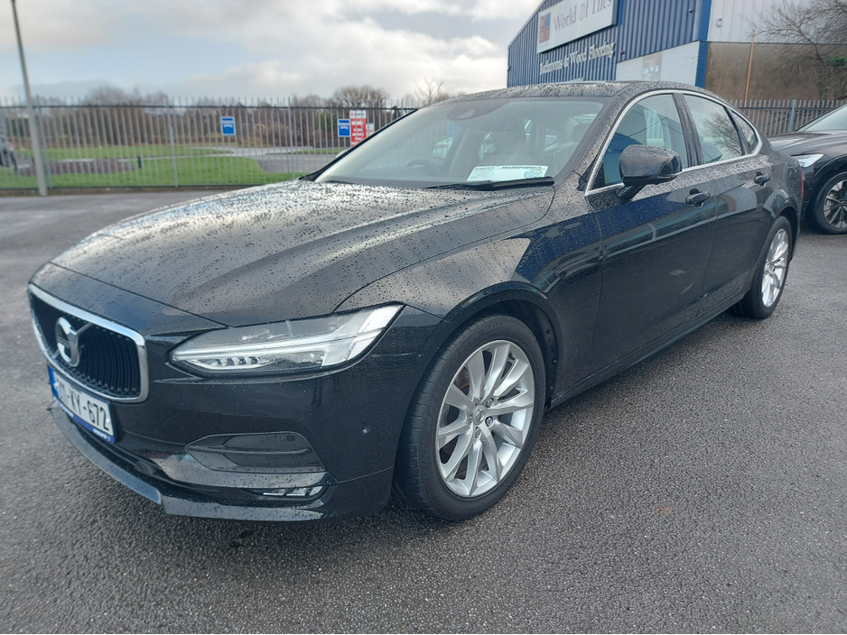 2021 Volvo S90 D4 MOMENTUM AT 4DR AUTO €34,950