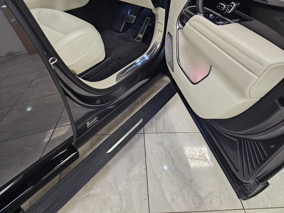 2025 Land Rover Range Rover - image 11