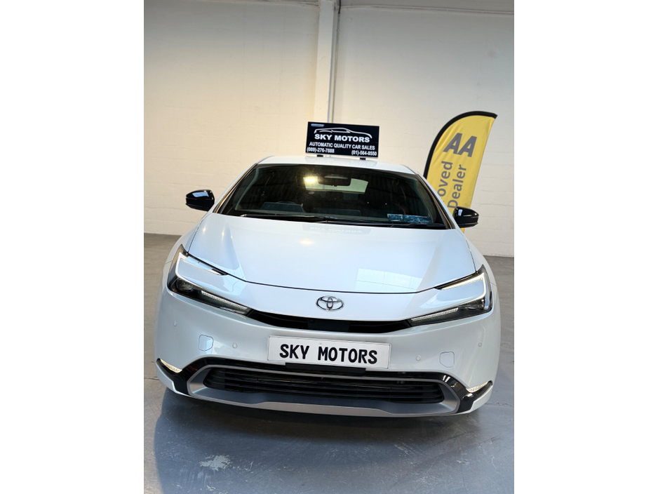 2023 Toyota Prius - image 2