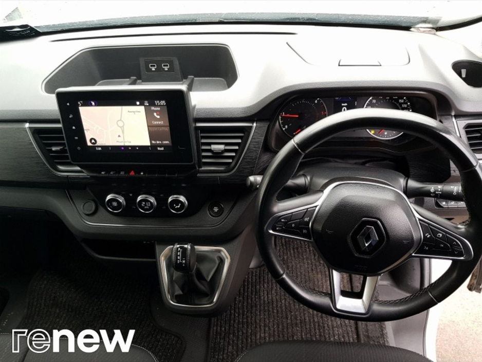 2024 Renault Trafic - image 2