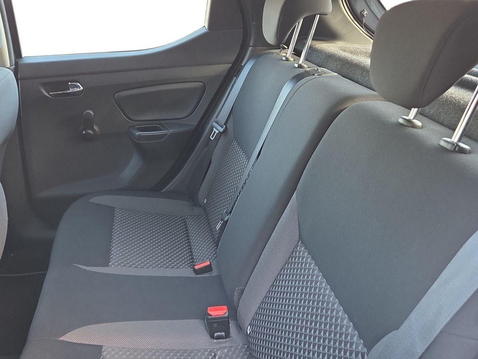 2022 Nissan Micra - image 10