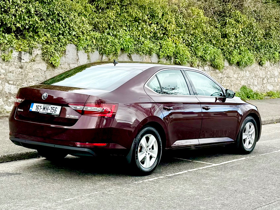 2016 Skoda Superb - image 12