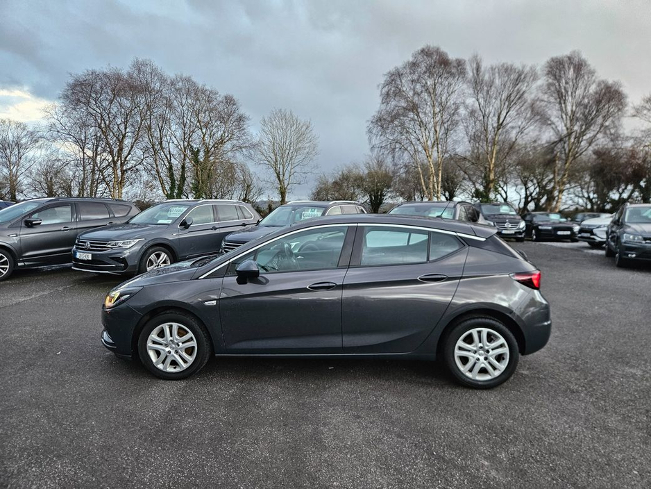 2016 Opel Astra - image 9