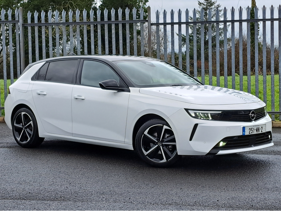 2025 Opel Astra ELEGANCE 1.2TURBO 110BHP **REVERSING CAMERA** €29,950