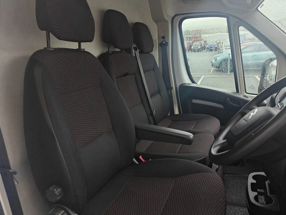 2023 Citroen Relay - image 9