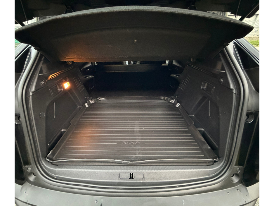 2021 Peugeot 3008 - image 8