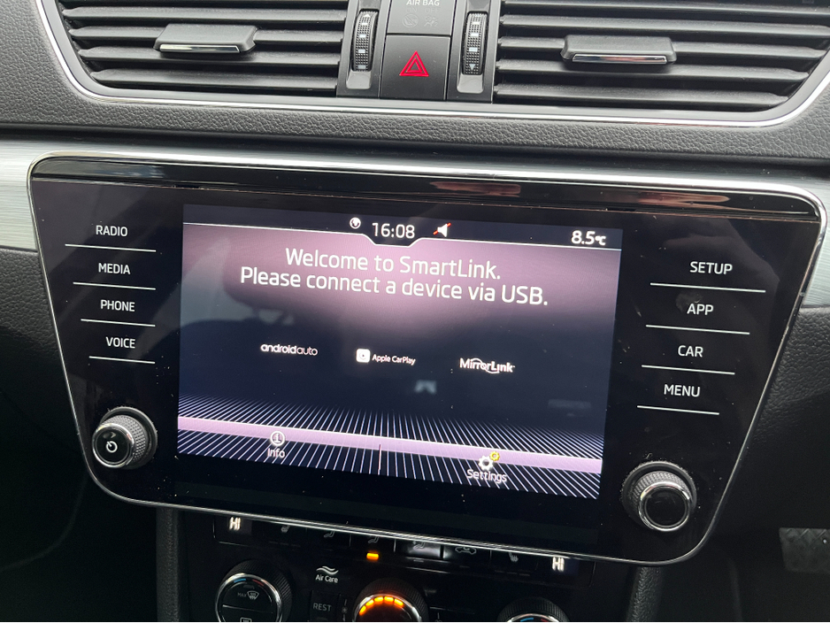 2020 Skoda Superb - image 21