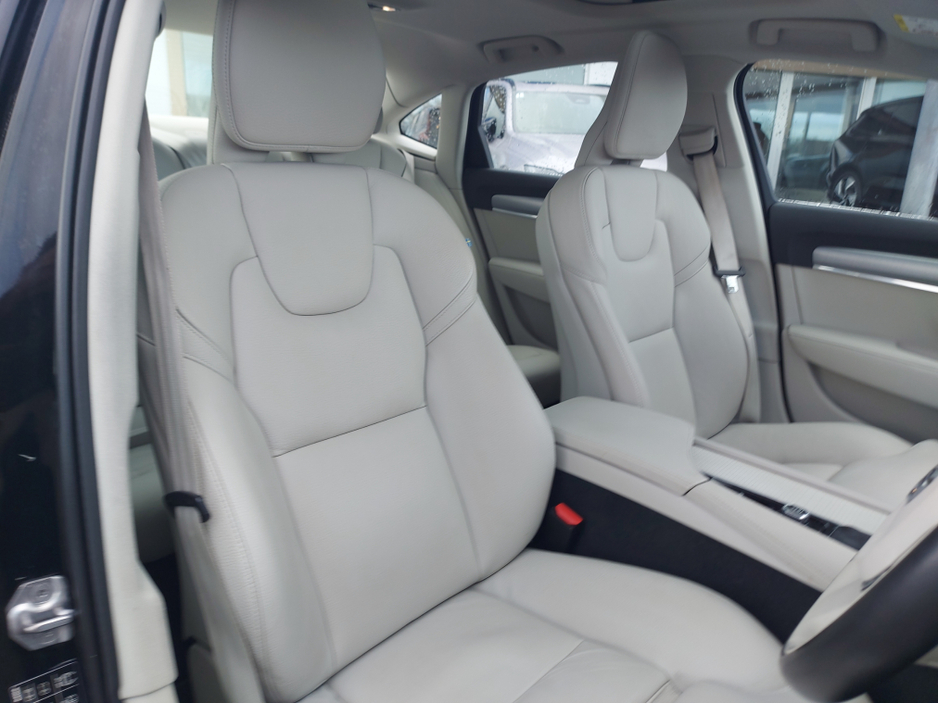 2021 Volvo S90 D4 MOMENTUM AT 4DR AUTO €34,950