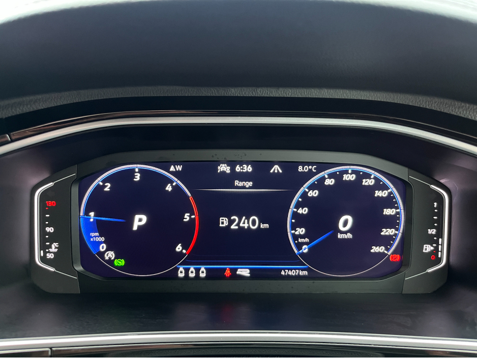 2022 Volkswagen T-Roc R-LINE AUTOMATIC 2.0 DIESEL //HIGH SPEC////HEATED SEATS//ADAPTIVE CRUISE CONTROL//KEYLESS ENTRY//REVERSE CAMERA// €29,950