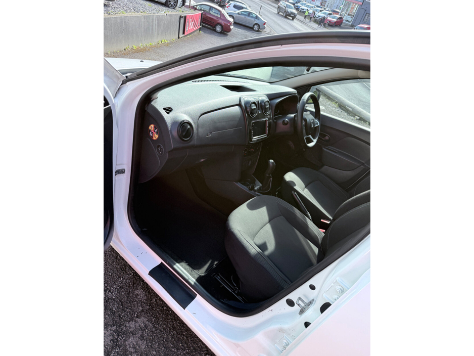 2018 Dacia Sandero - image 12