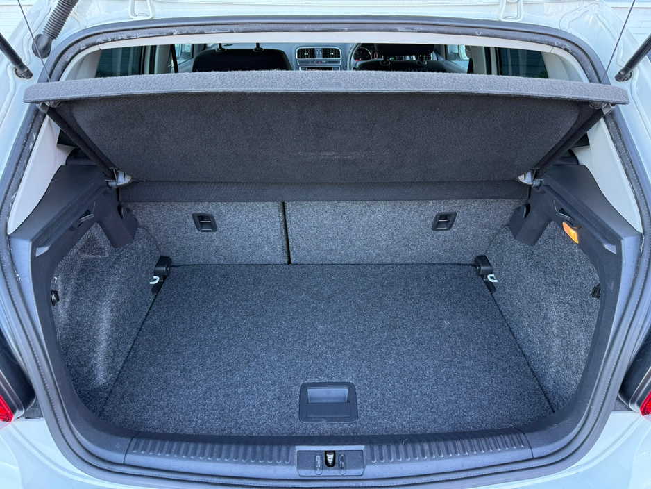 2016 Volkswagen Polo  €12,390