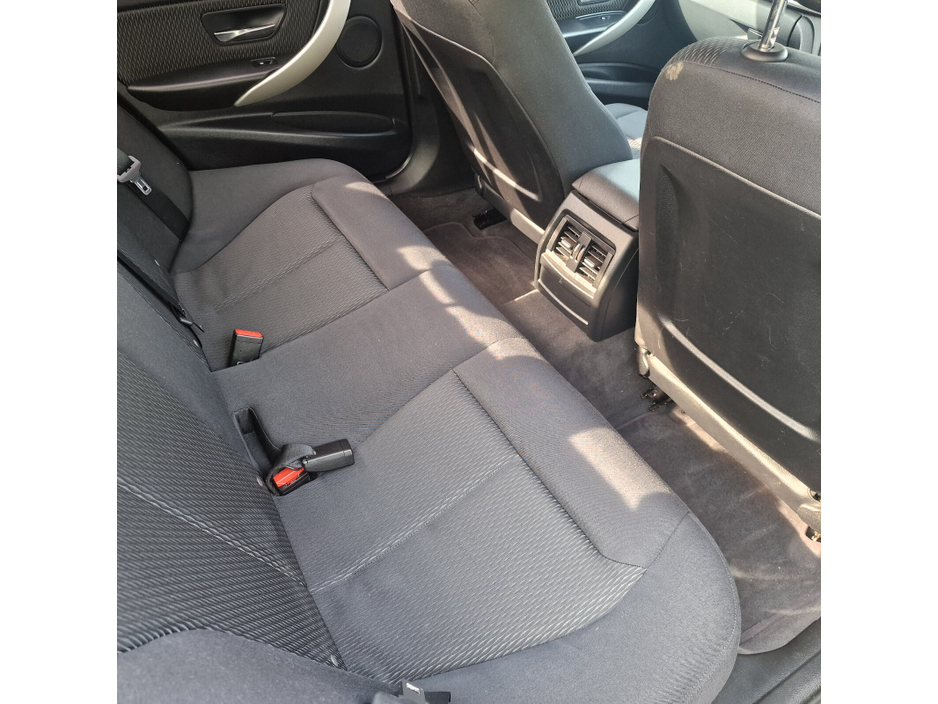 2013 BMW 3 Series - image 11