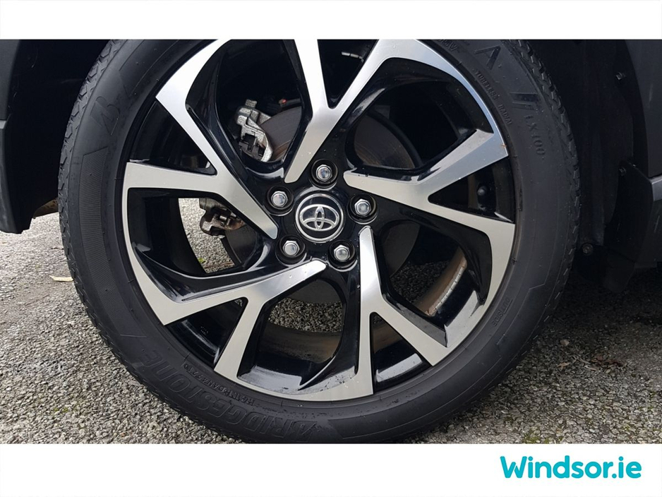 2018 Toyota C-HR 1.8 HYBRID LUNA €17,995