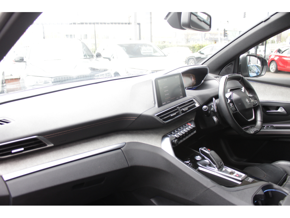 2018 Peugeot 5008 - image 25