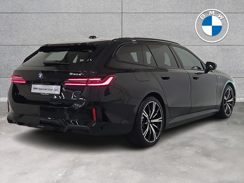 2024 BMW 5 Series - image 24