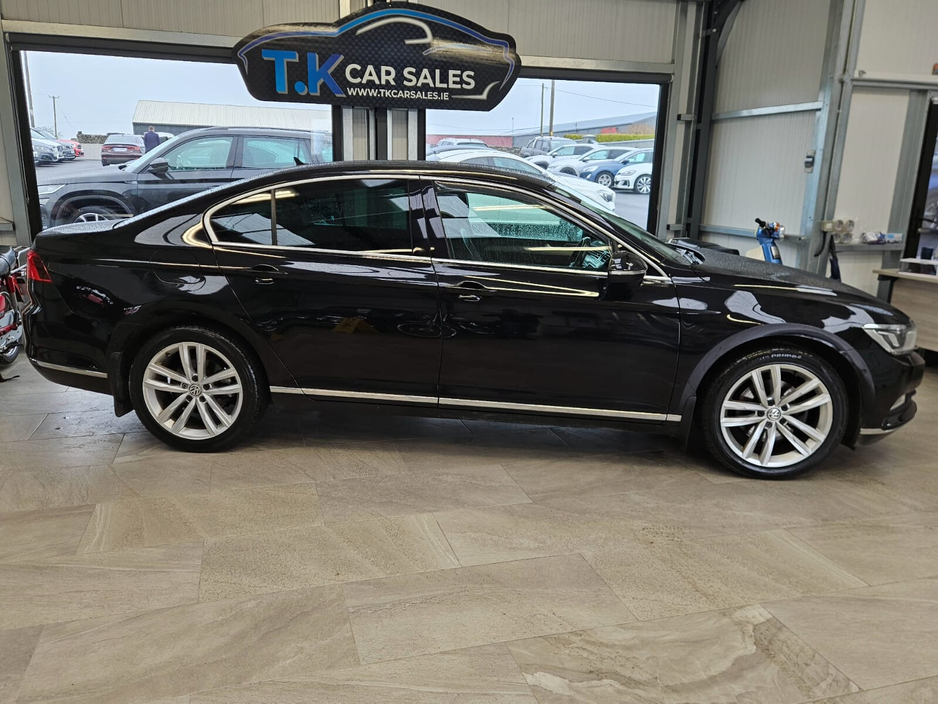 2016 Volkswagen Passat - image 2
