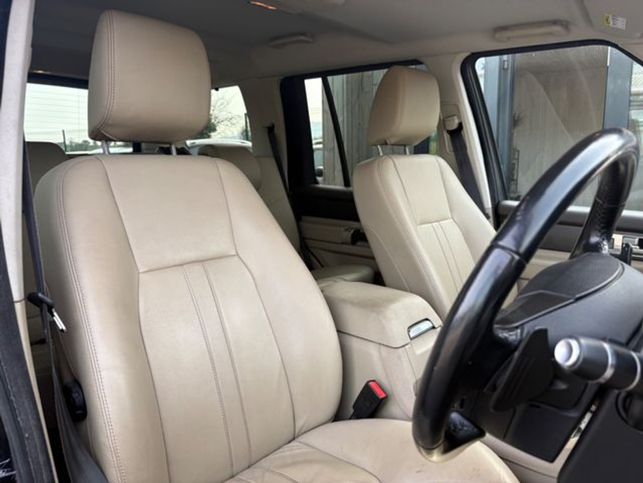 2012 Land Rover Discovery - image 15