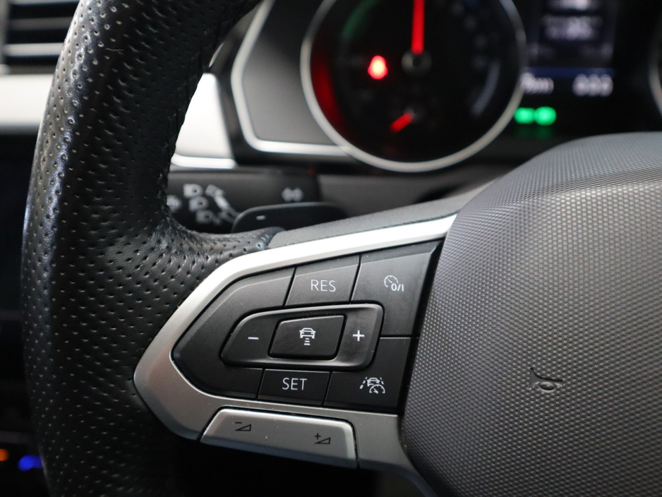 2021 Volkswagen Passat - image 12
