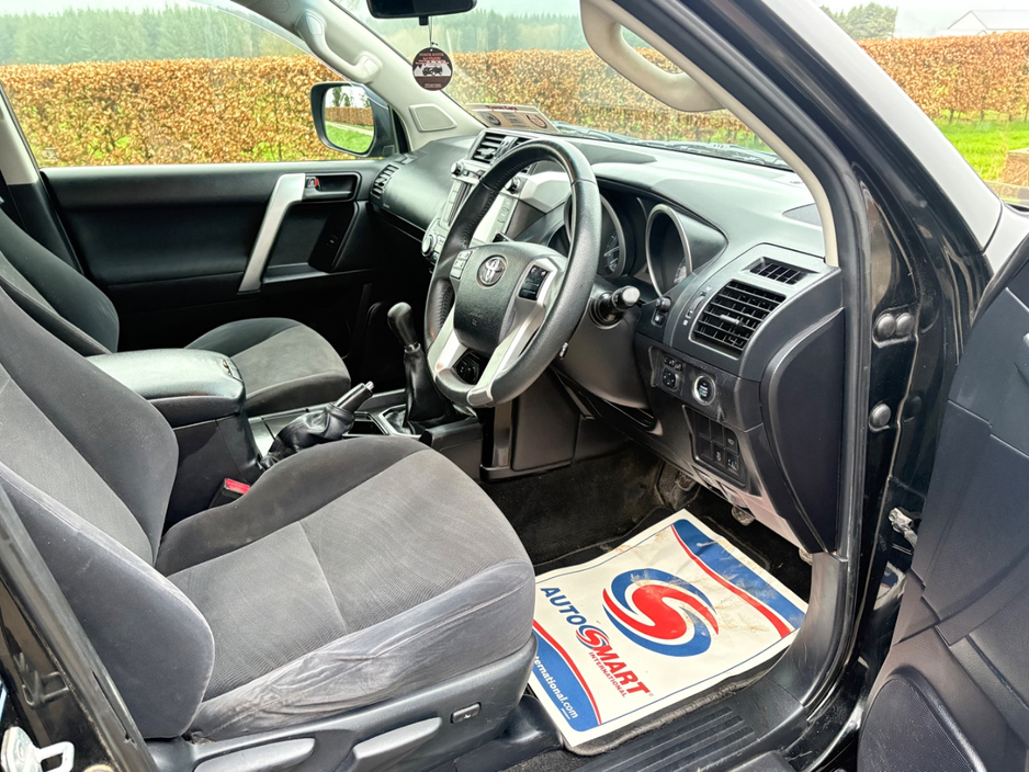 2016 Toyota Landcruiser - image 11