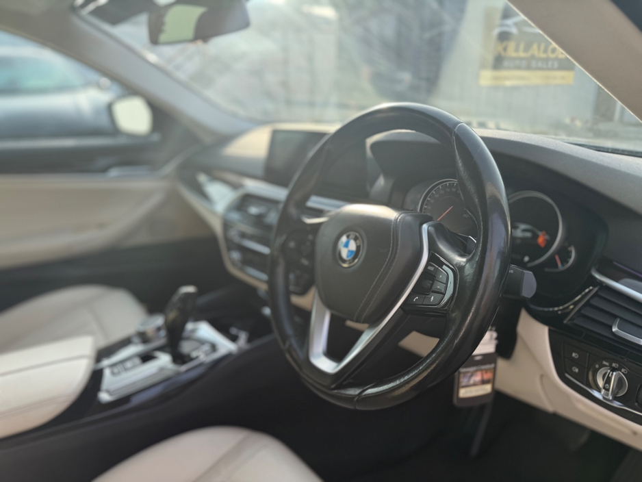 2017 BMW 5 Series - image 9