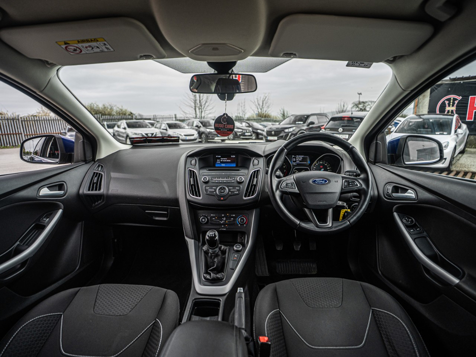 2016 Ford Focus - image 8