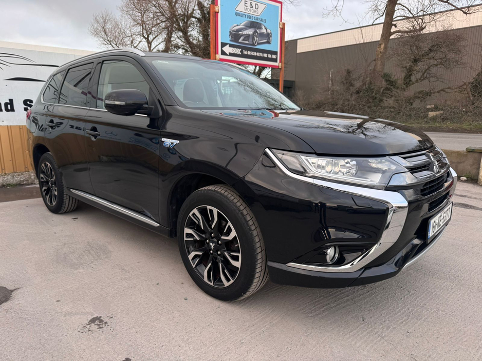 2016 Mitsubishi Outlander - image 3