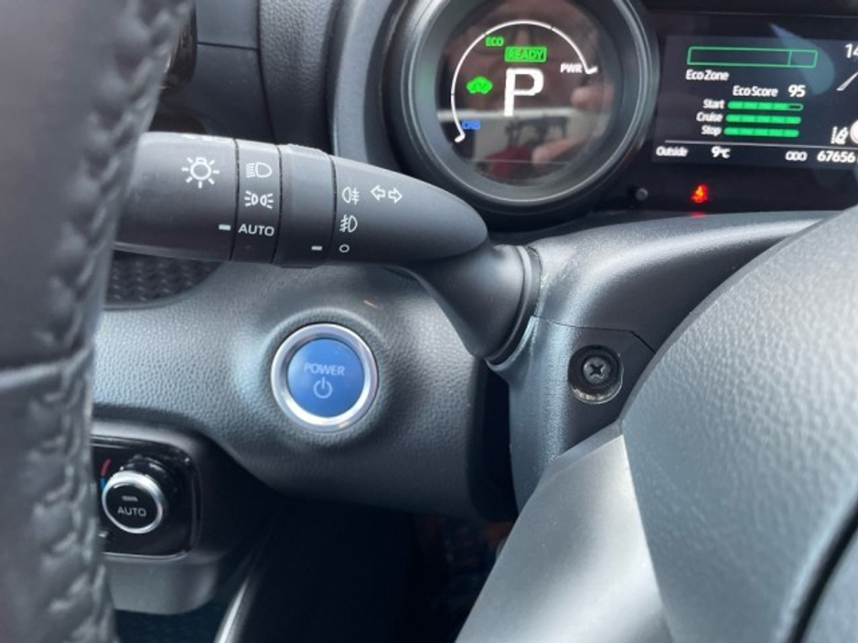 2023 Toyota Yaris 1.5 HYBRID L/SPORT // Remote Central Locking // Front Electric Windows // Rear Electric Windows // Electric Mirrors // Finger Tip Stereo Controls €23,795