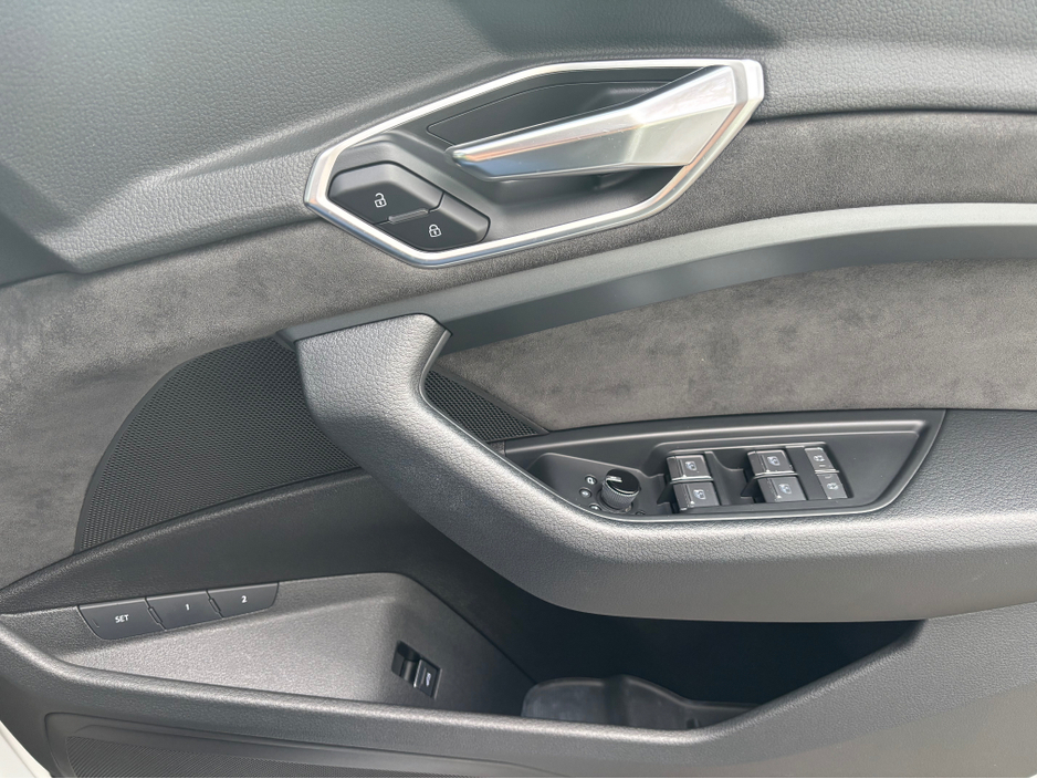 2020 Audi e-tron AUDI E TRON '50' - QUATTRO 'SPORT' FASH - 2 KEYS €23,900