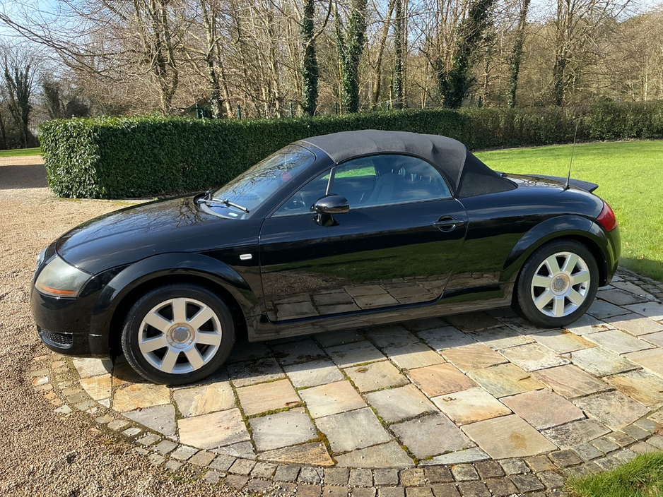 2004 Audi TT - image 7