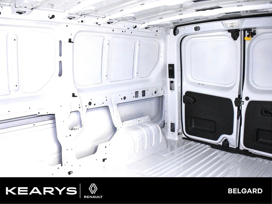 2024 Renault Trafic - image 11